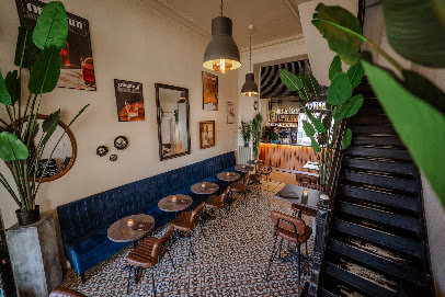 L'imposteur, Bar à Vichy