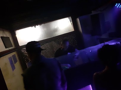 Le Bar Ouf’, Bar à Calais