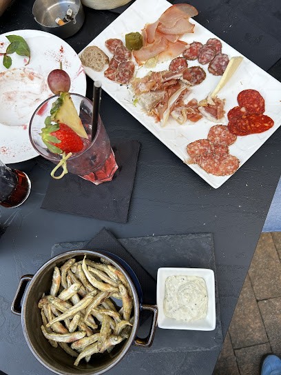 Los Tios, Bar à Saintes