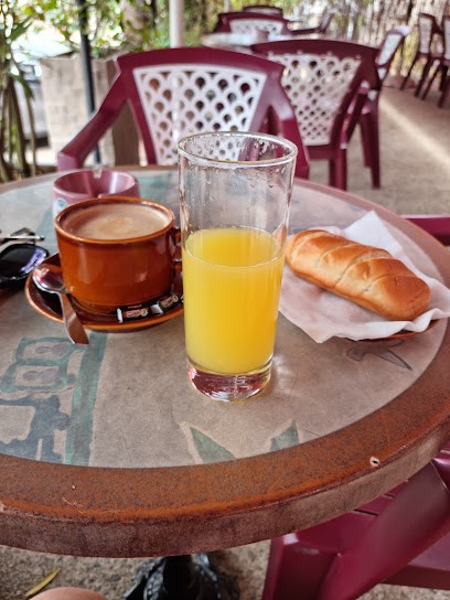 Café Raymond, Bar à Turenne