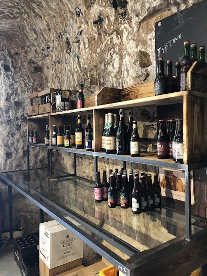 La Grotte à Bières, Bar à La Roche-Guyon