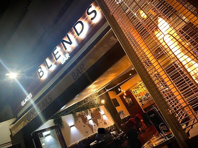 Blends, Bar à Fréjus