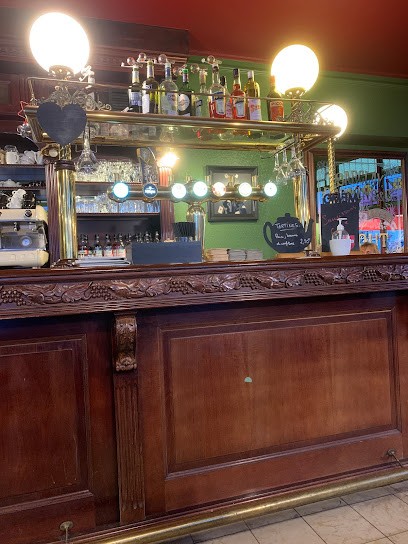 Lefebvre Hubert, Bar à Verneuil d'Avre et d'Iton