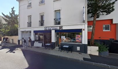 Mallem Nabil, Bar à Clermont-Ferrand