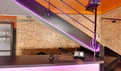 Season One, Bar à Gap