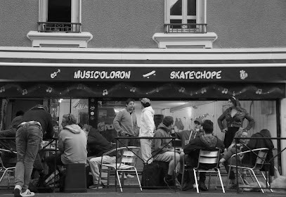 Le Leviathan, Bar à Oloron-Sainte-Marie