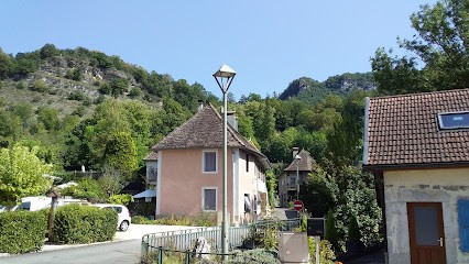 Nelly Co, Bar à Lucey