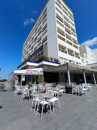 The Purple Café, Bar à Calais