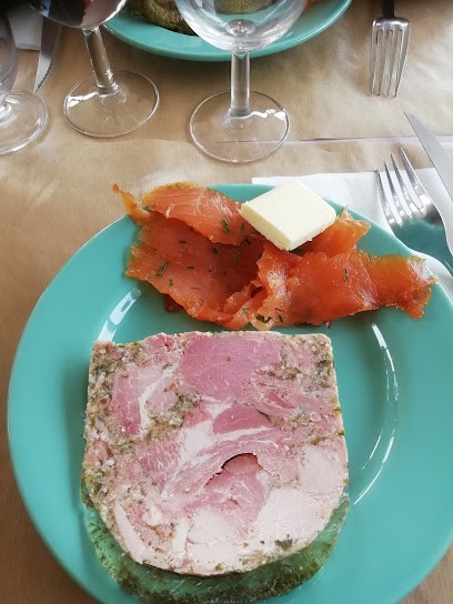 Villeneuve Elisabeth, Bar à Nolay