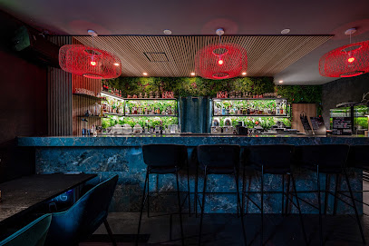 Yúkø, Bar à Antibes