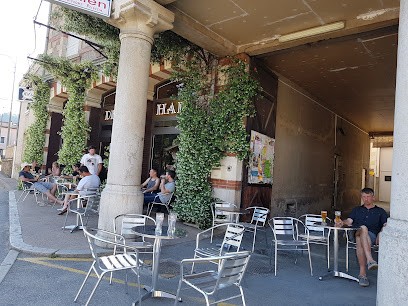 Oriol Raphaël, Bar à Chavanay