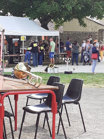 Point Terre, Bar à Usson-du-Poitou