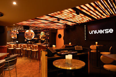 Universe, Bar à Annecy