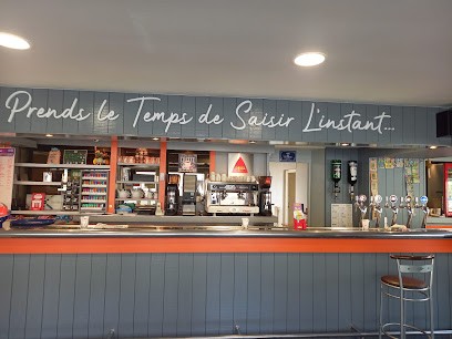 Bar Tabac L'instant..., Bar à Yffiniac