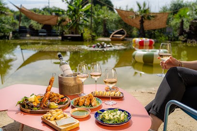 ÁRBOL beach bar, Bar à Saint-Étienne-de-Fontbellon