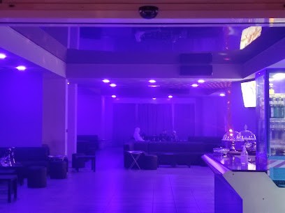 Black Iris, Bar à Salon-de-Provence