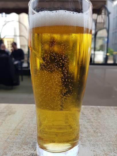 L'Univers Laval, Bar à Laval