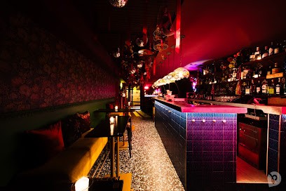 𝓜𝓪𝓶𝓪 𝓣𝔃𝓲𝓰𝓪𝓷𝓮, Bar à Nice