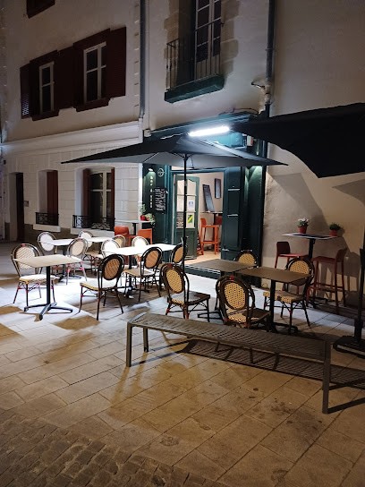 Le divin, Bar à Bayonne