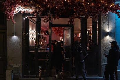 Gloria Saint-Germain, Bar à Paris 06