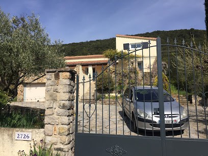 Oustani Madani, Bar à Sury-le-Comtal