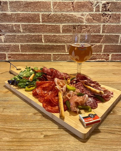 Le Hangar 8, Bar à Lège-Cap-Ferret