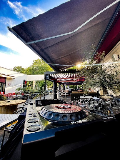 The Red, Bar à La Rochelle