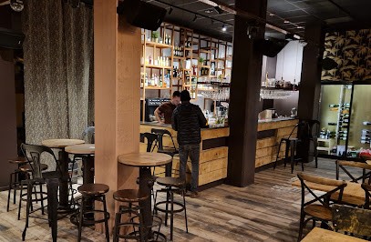 TRAM33 - Grandes Soifs & Petits Creux, Bar à Lyon 02