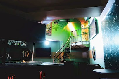 10 Vin, Bar à Montceau-les-Mines