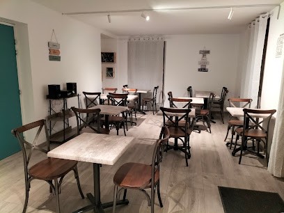 L'école Est Finie, Bar à Montperreux