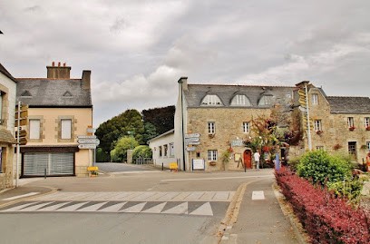 Le Safari, Bar à Plouzévédé