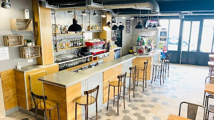 Café Des Fleurs, Bar à Bellegarde