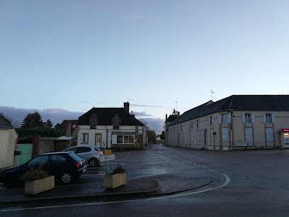Bar De La Place, Bar à Cudot