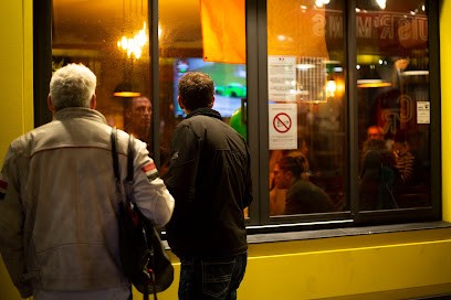 L'Atelier Bar Cocktails Bières Vins Déco Industrielle Auto Moto Écrans Géants, Bar au Mans