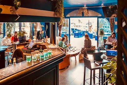 Café Juste Humain, Bar à Lattes