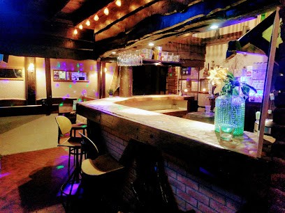 La Parilla Club, Bar à Mennessis