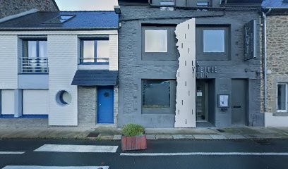 Adam Nicolas, Bar à Plérin