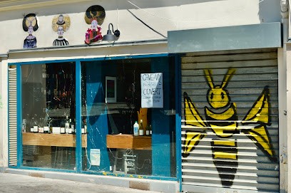 Dix Visions De La Joie, Bar à Paris 20