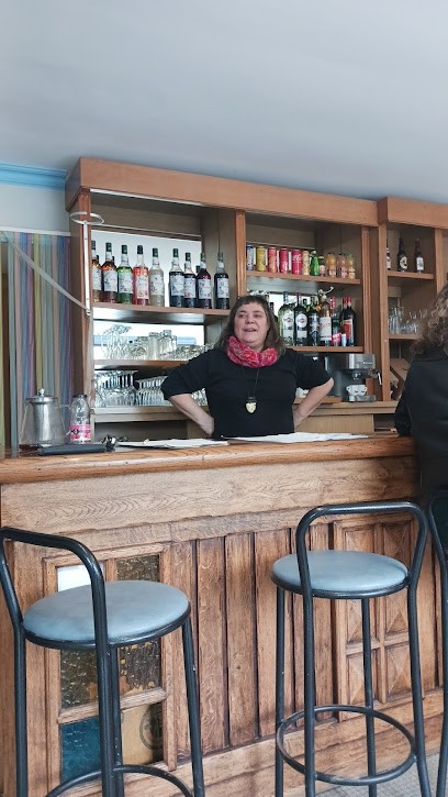 Roc'h Melen, Bar à Plouguiel