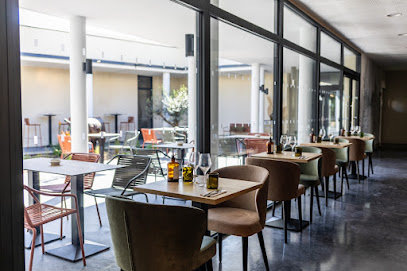 Le Comptoir De Maison Valdeze Bar à la Tour-d'Aigues