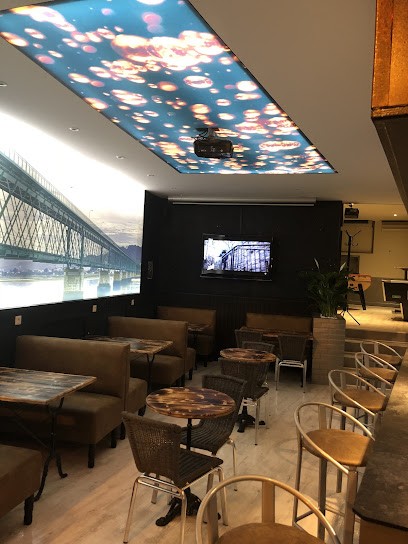 Le Tropical, Bar à Cosne-Cours-sur-Loire