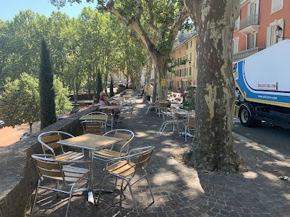 Bar Central, Bar à Entrecasteaux