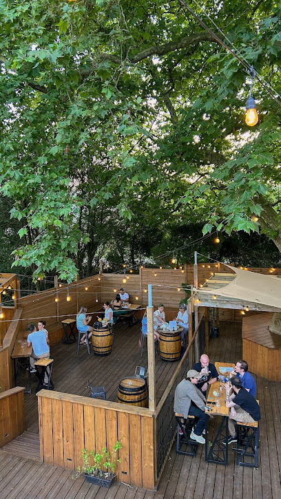 Secret Garden, Bar à Lons