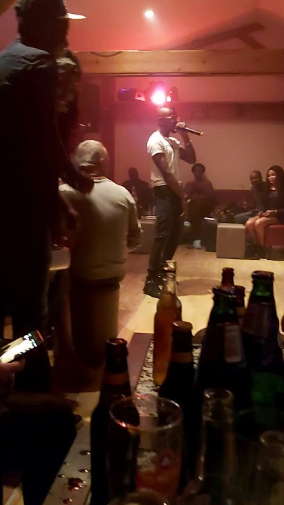 Les Bacchantes, Bar à Poitiers