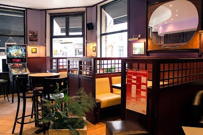 Le Celtic Bar, Bar à Sens