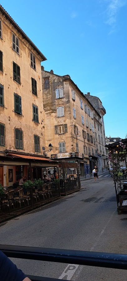 La Coupole, Bar à Corte