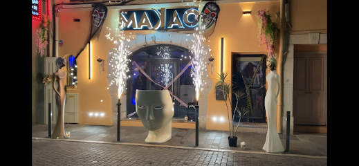 Makaoklub, Bar à Antibes