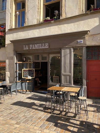 LA FAMILLE, Bar à Orléans