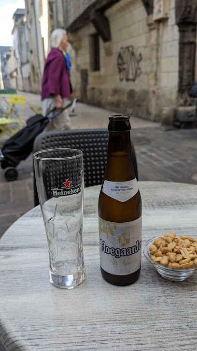 Le Serpent Volant, Bar à Tours