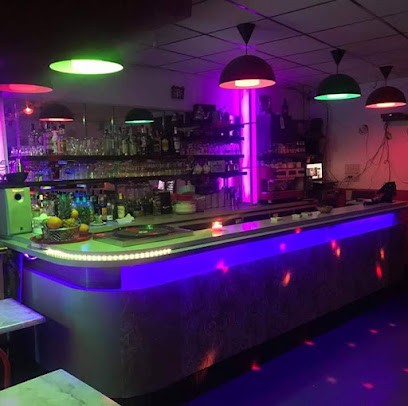 Chez Tony, Bar à Ladon